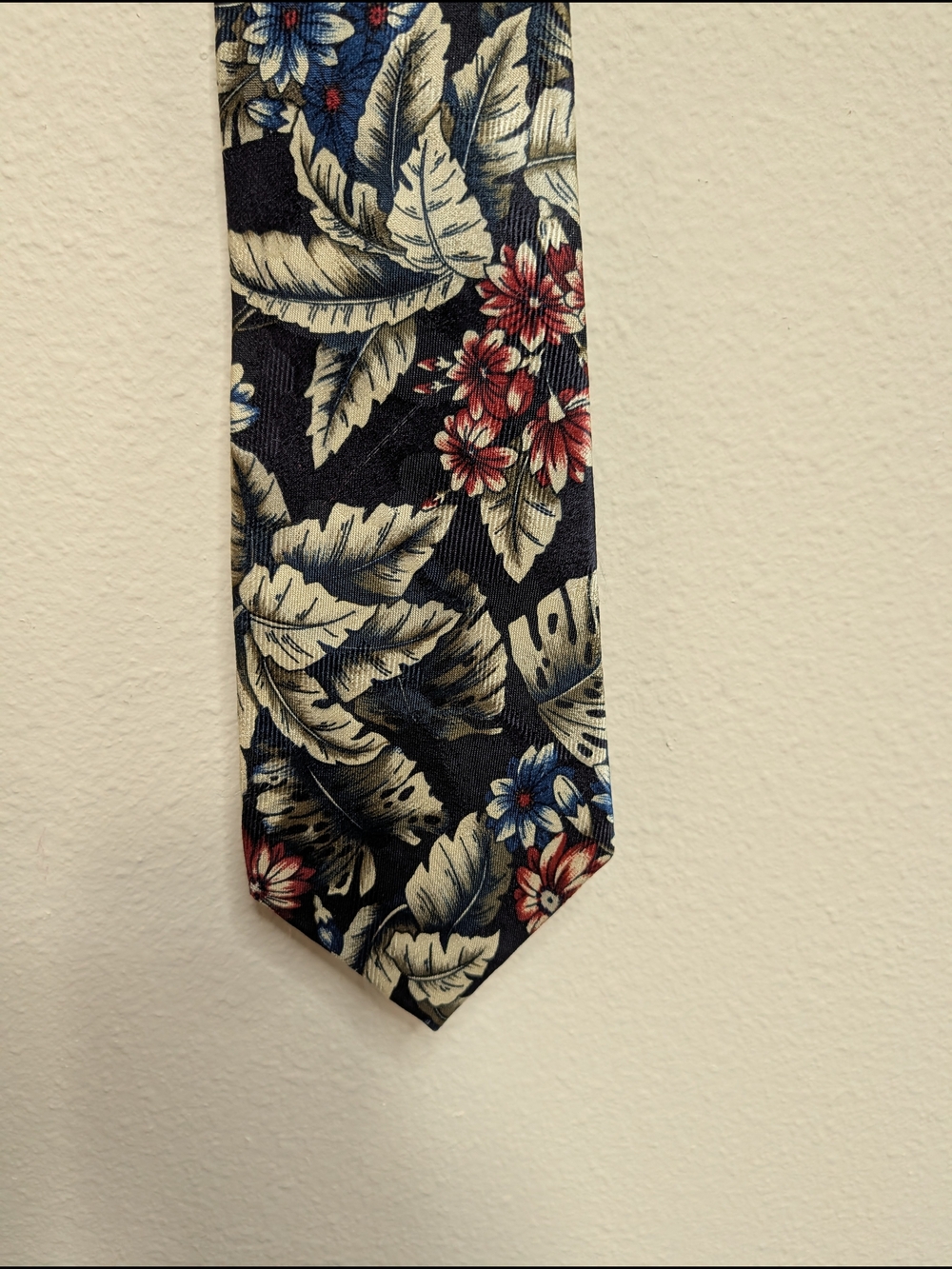 Halston III Tie Navy Tropical Floral 100% Italian Silk Made in USA Vintage